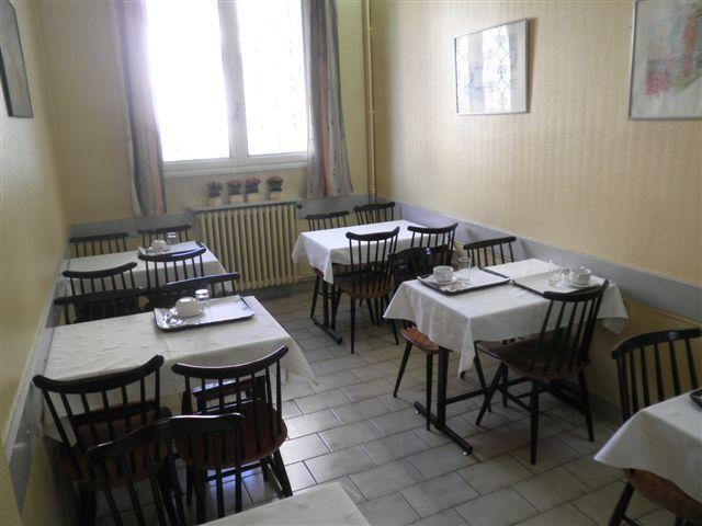 Central Hotel Сен-Приест Экстерьер фото