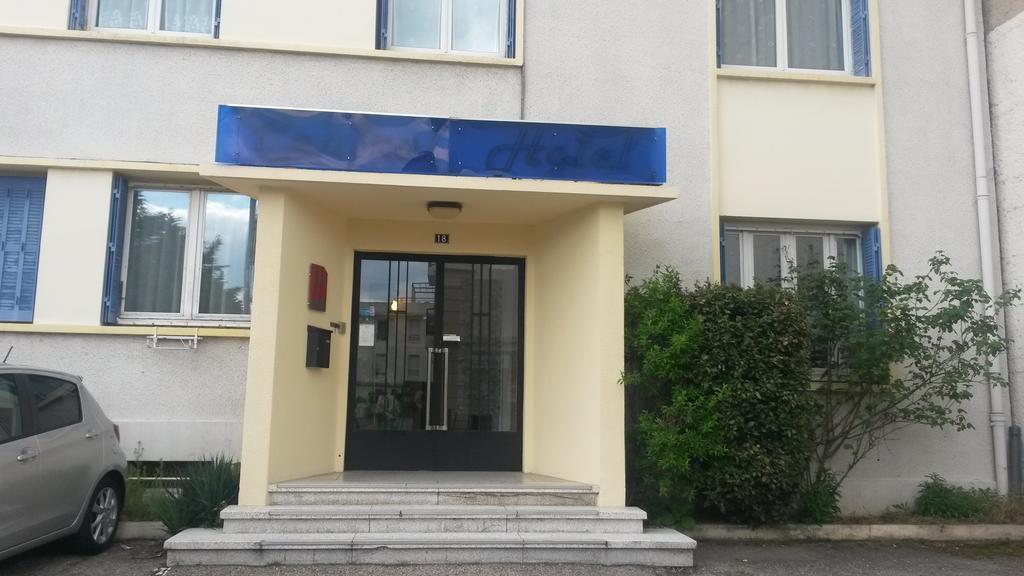 Central Hotel Сен-Приест Экстерьер фото
